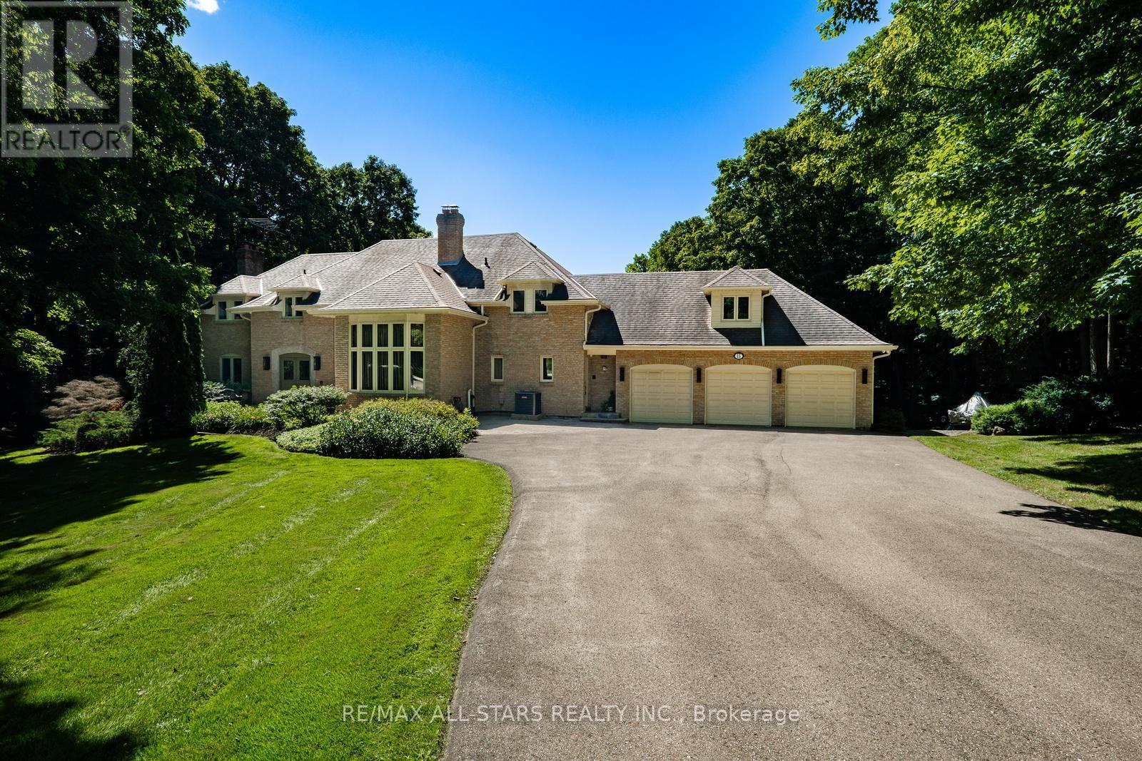 15 SKYRIDGE COURT