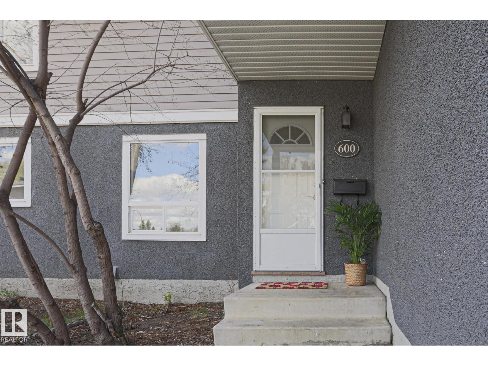 600 LAKEWOOD RD N NW