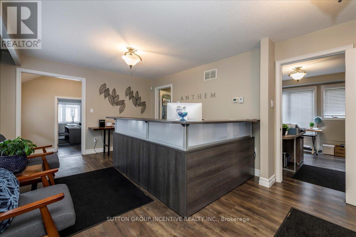 381-387 MAPLEVIEW DRIVE W