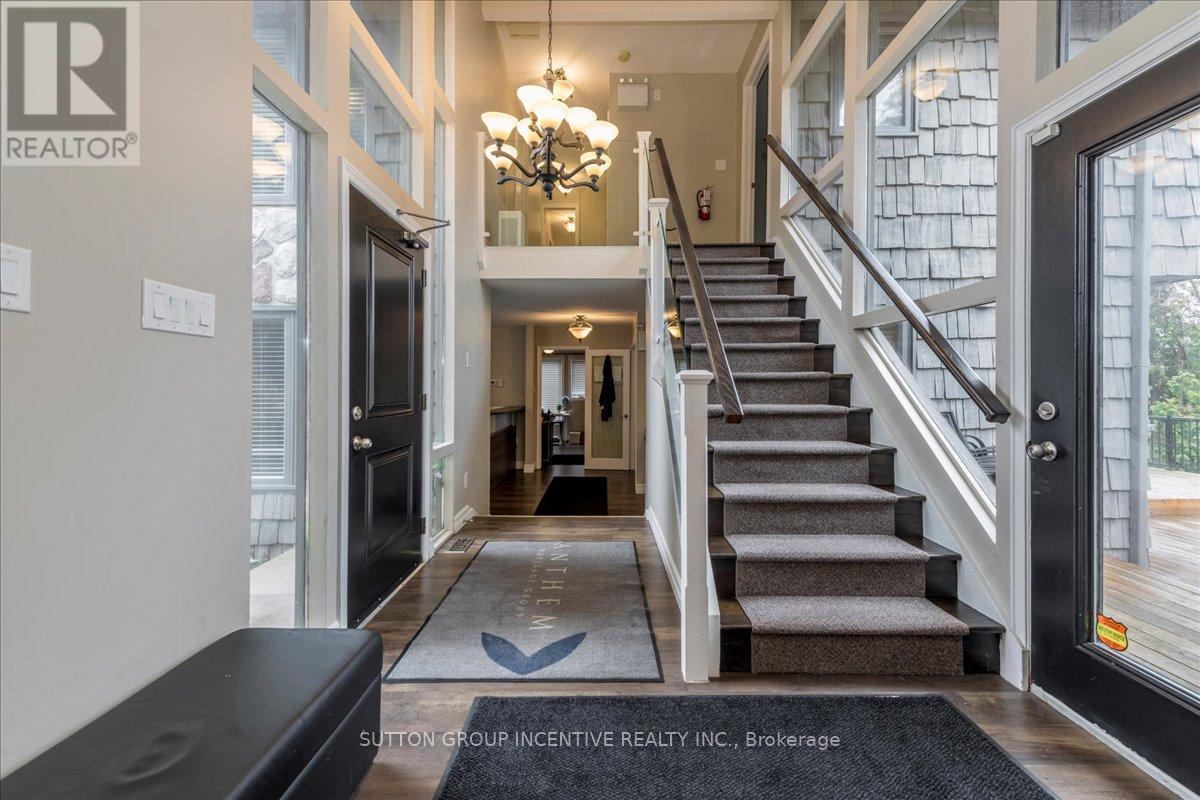 381-387 MAPLEVIEW DRIVE W