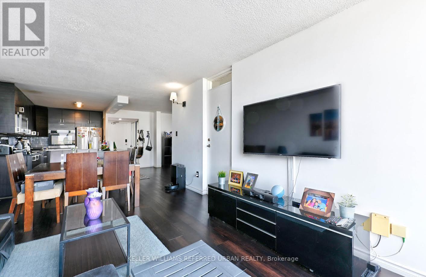 1811 - 10 MARTHA EATON WAY