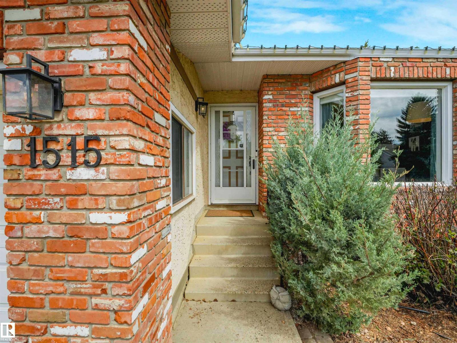 1515 109 ST NW