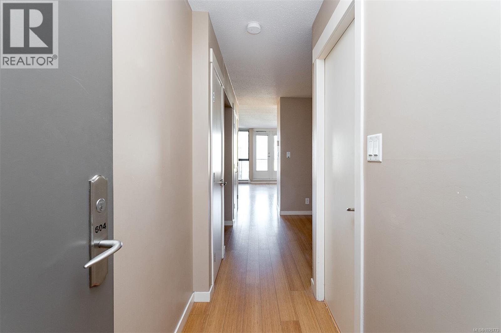 604 751 Fairfield Rd