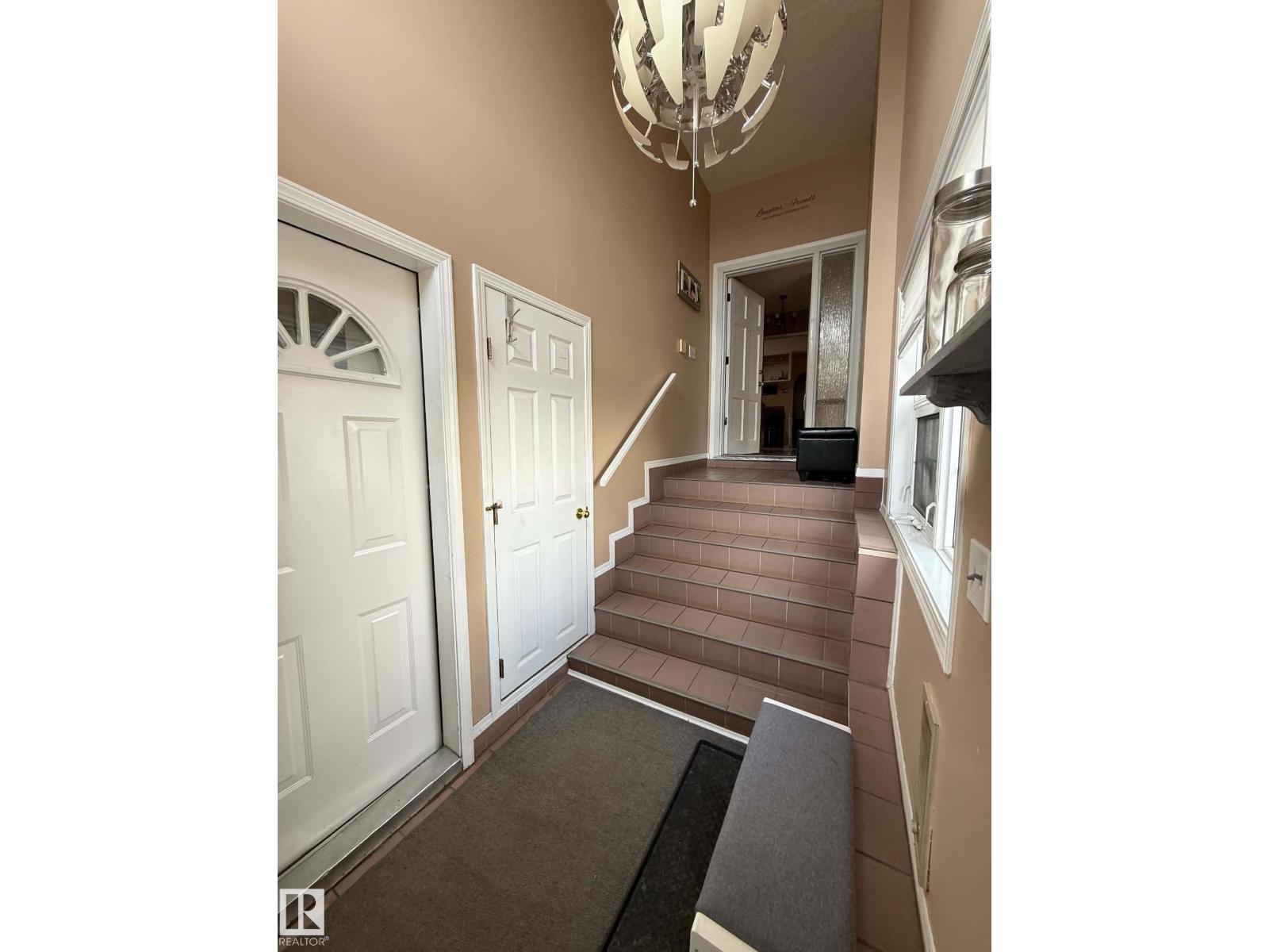 2812 35 ST NW