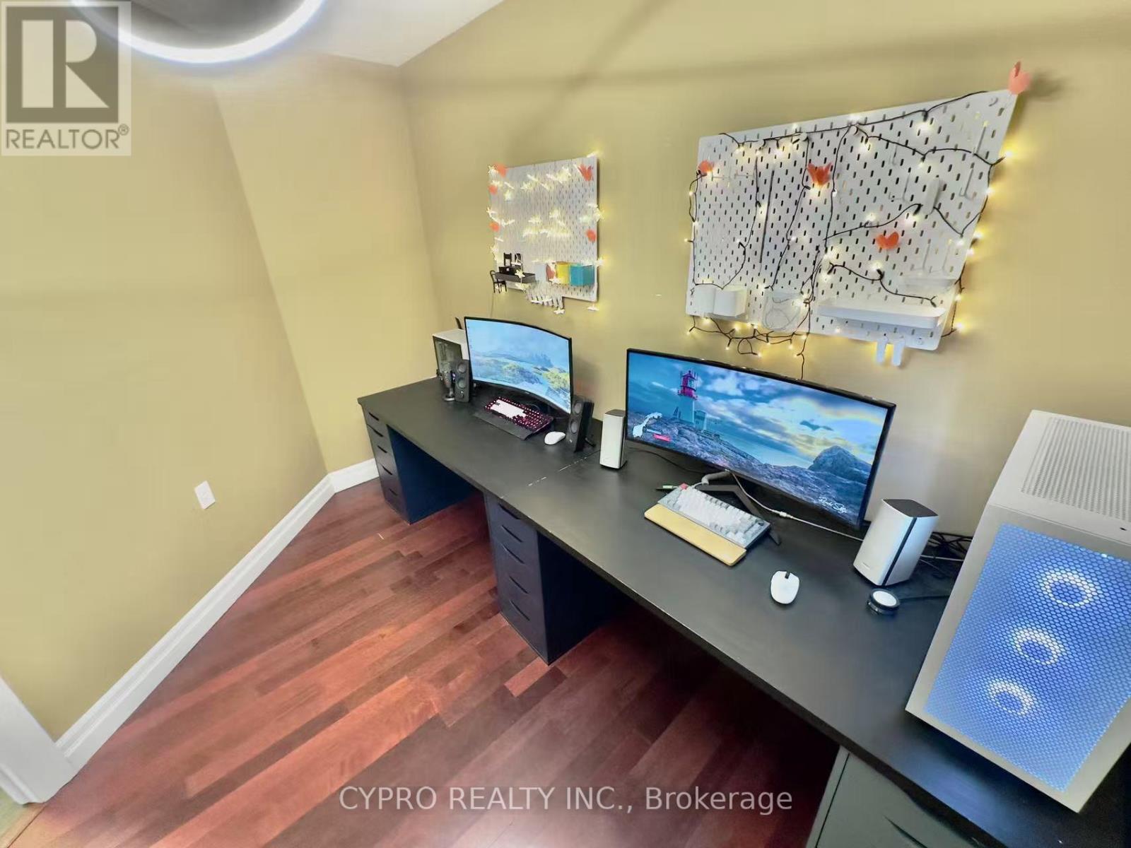 1305 - 250 PALL MALL STREET