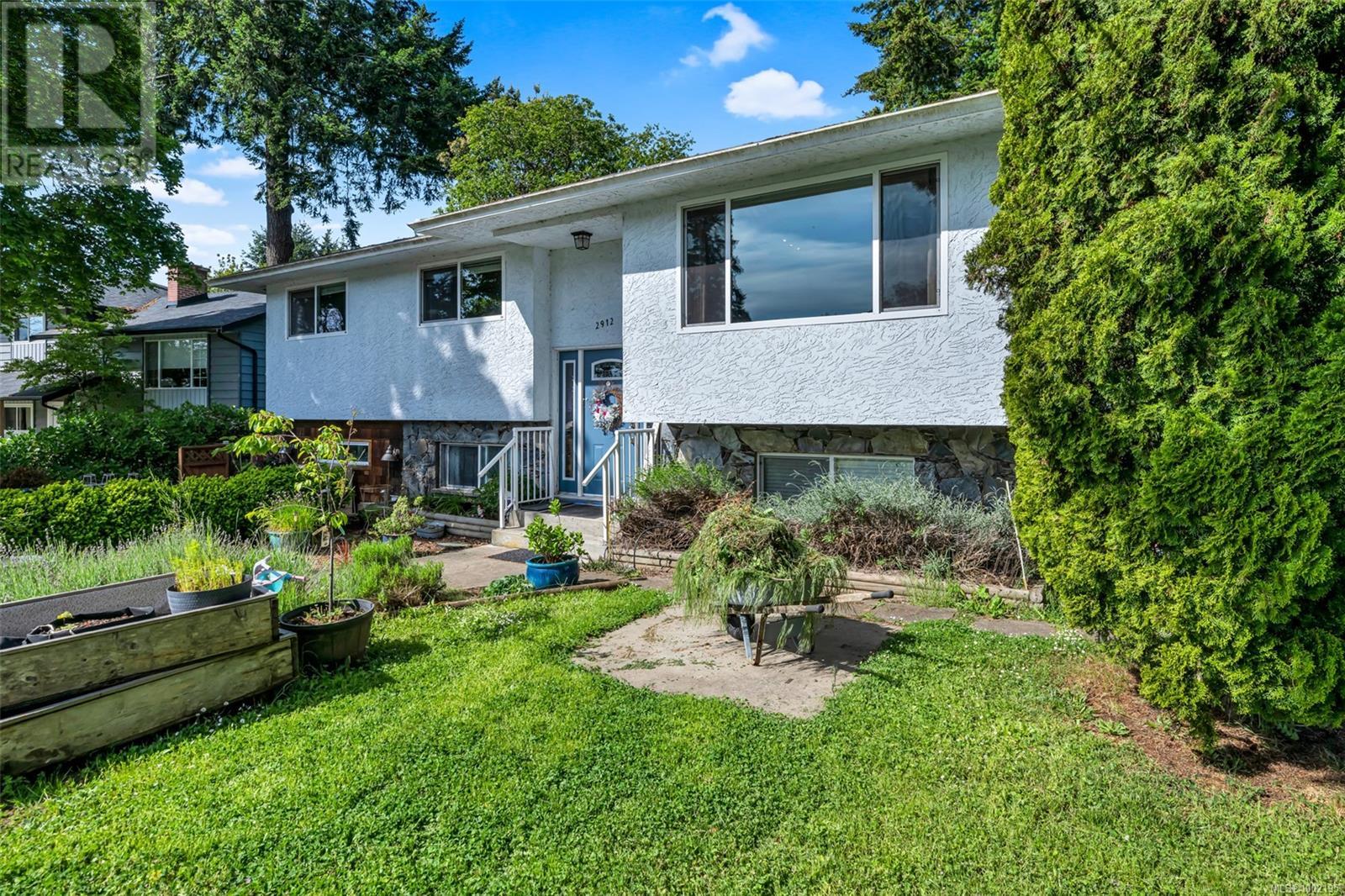 2912 Corrine Pl