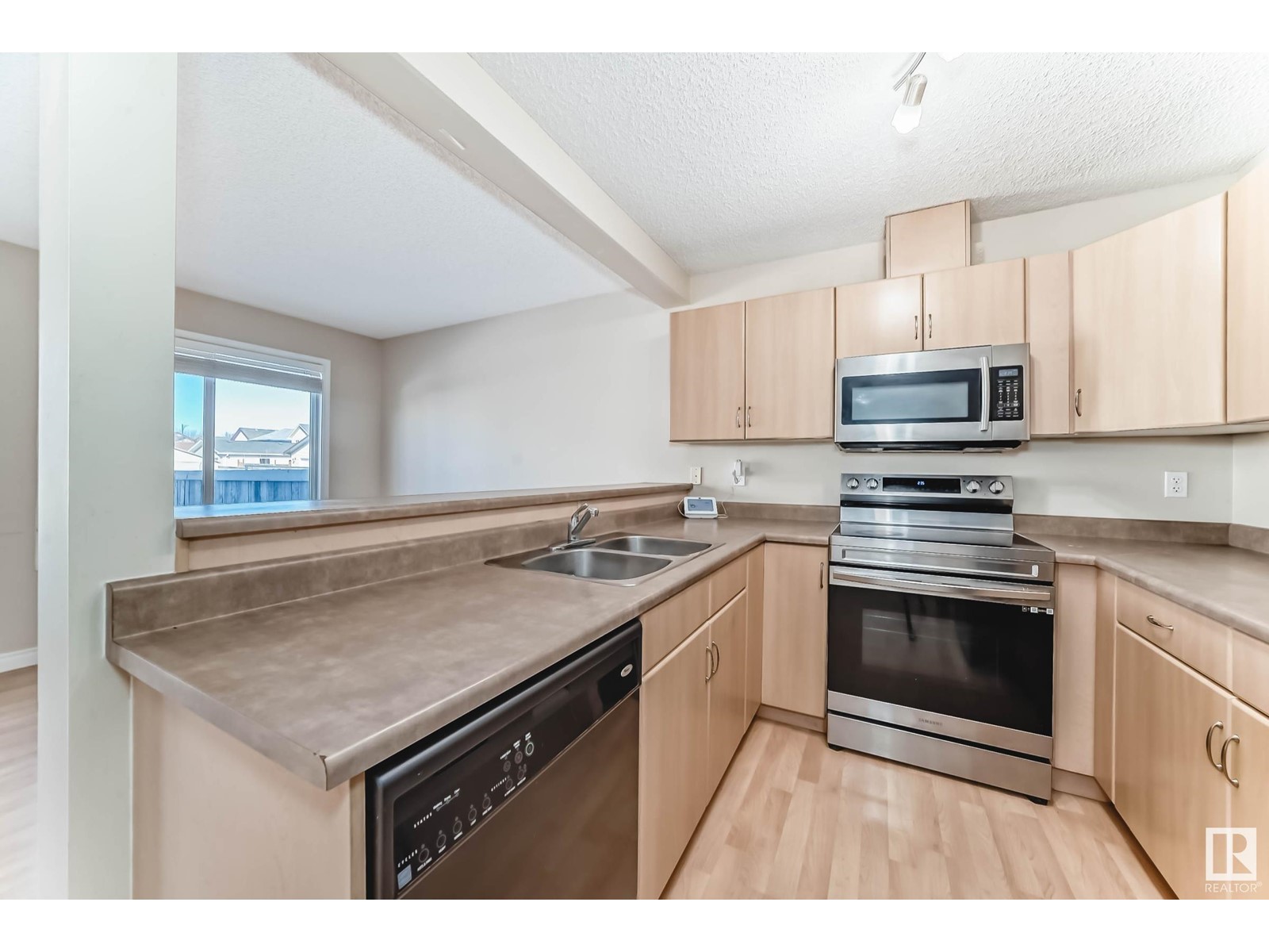 5922 164 AV NW