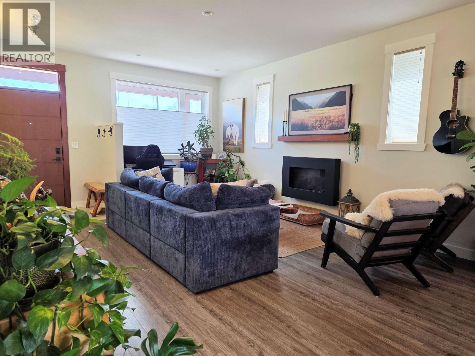 6 1141 AMBLESIDE AVENUE