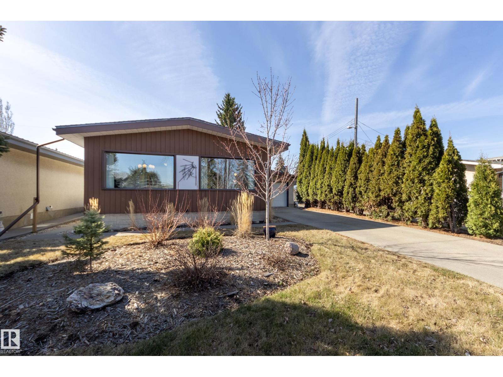 7211 90 AV NW NW