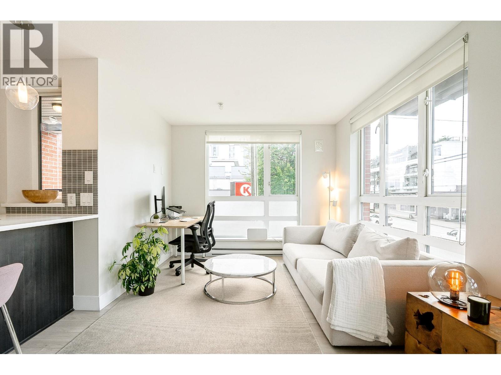 305 2477 CAROLINA STREET