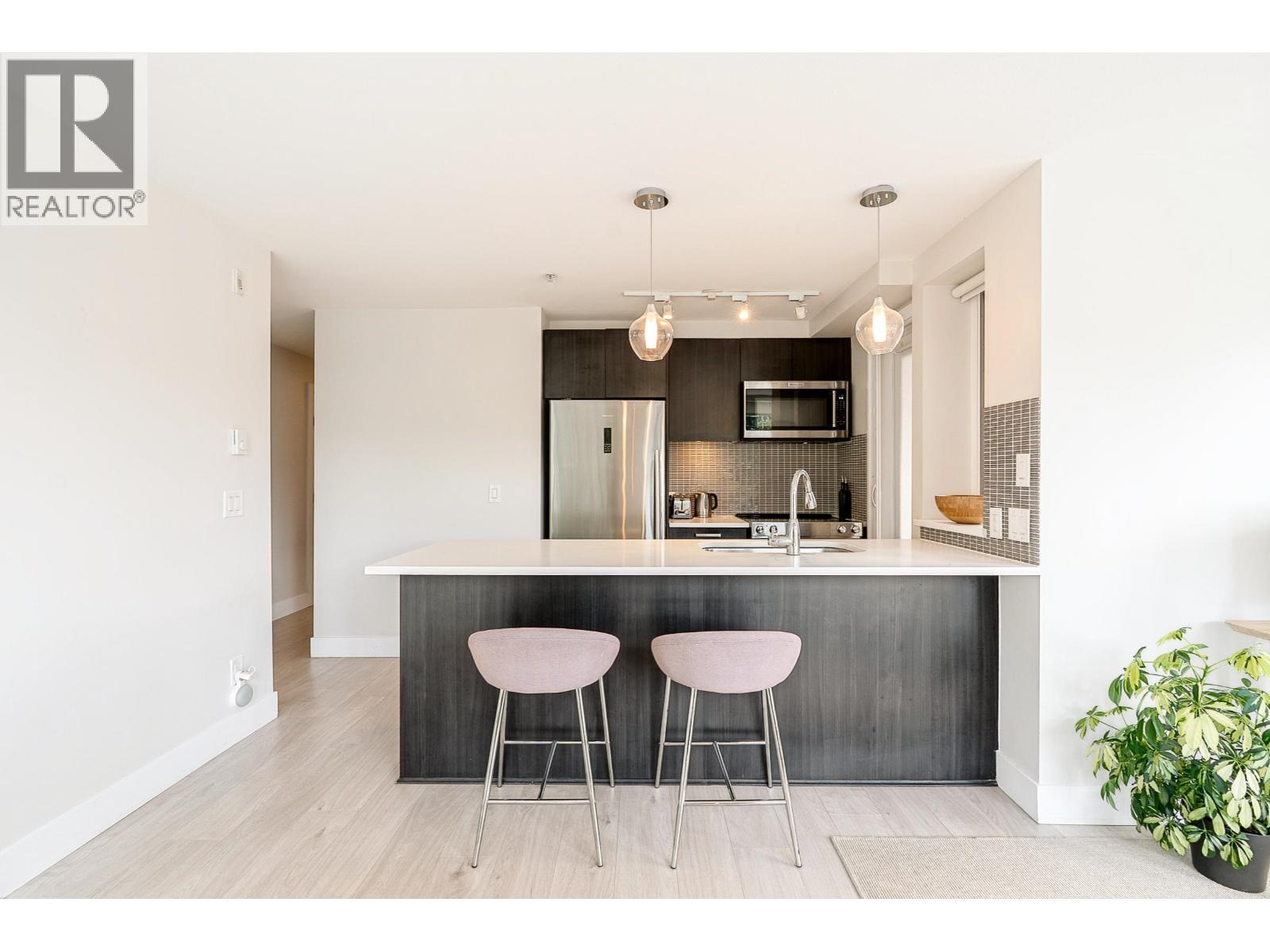 305 2477 CAROLINA STREET