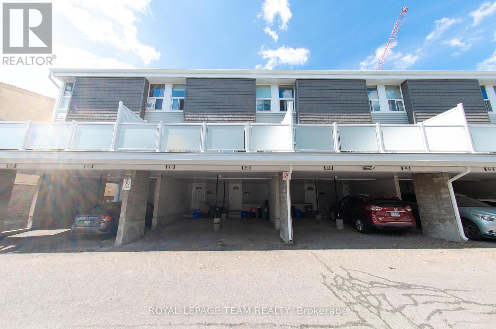 Photo 1 of 43 — 44 - 3415 UPLANDS DRIVE Unit 44, Ottawa, ON K1V9N3