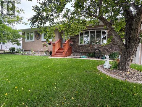 706 HAMMOND Drive N Fox Creek AB T0H1P0