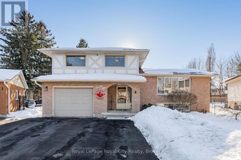 21 GLENDA COURT Guelph (Willow West/Sugarbush/West Acres) ON N1H6V6