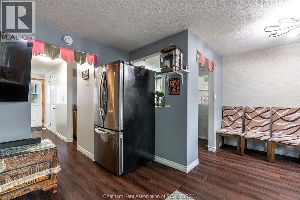 Photo 1 of 11 — 431 Cardiff PLACE, Sarnia, ON N7S4C7