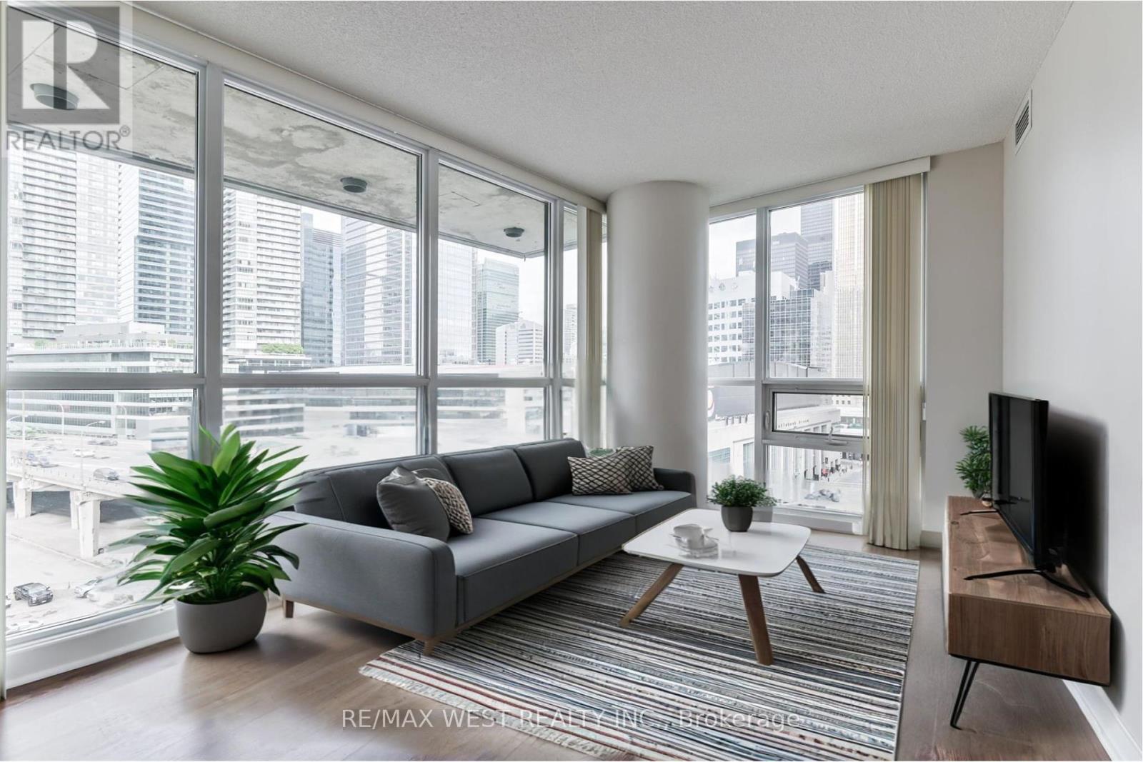 903 - 33 BAY STREET