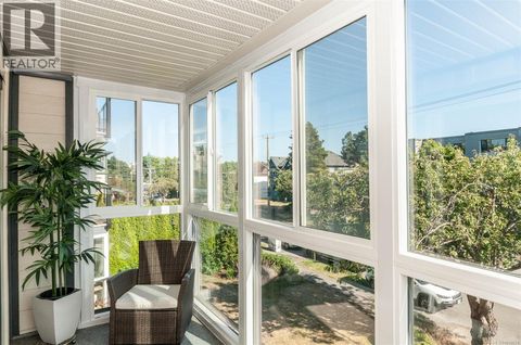 302 1024 Fairfield Rd Victoria BC V8V3A5