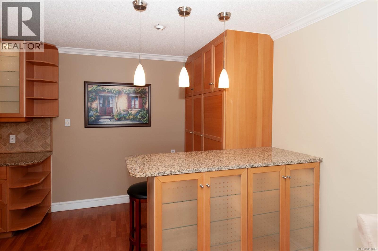 302 1024 Fairfield Rd