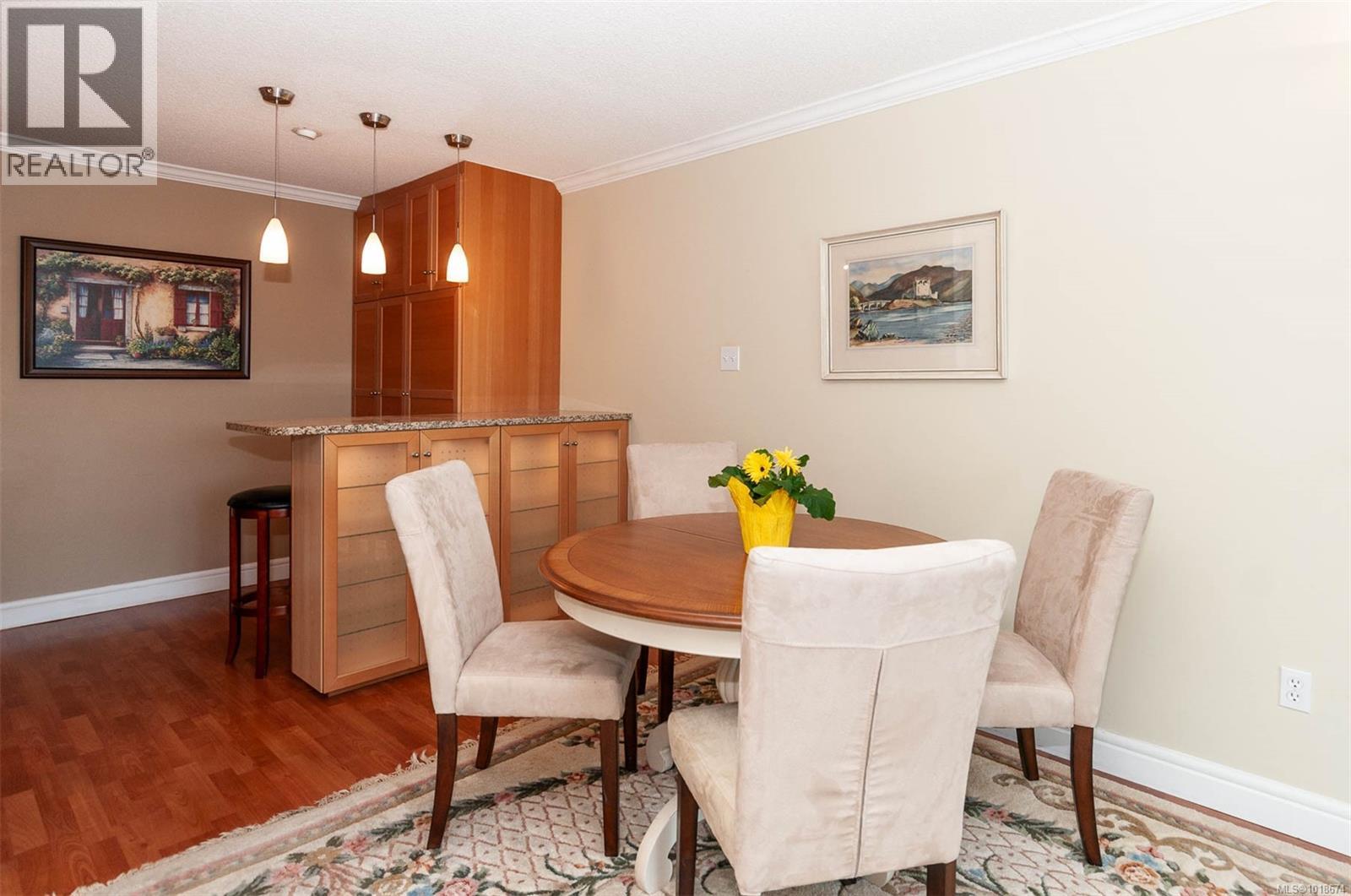 302 1024 Fairfield Rd