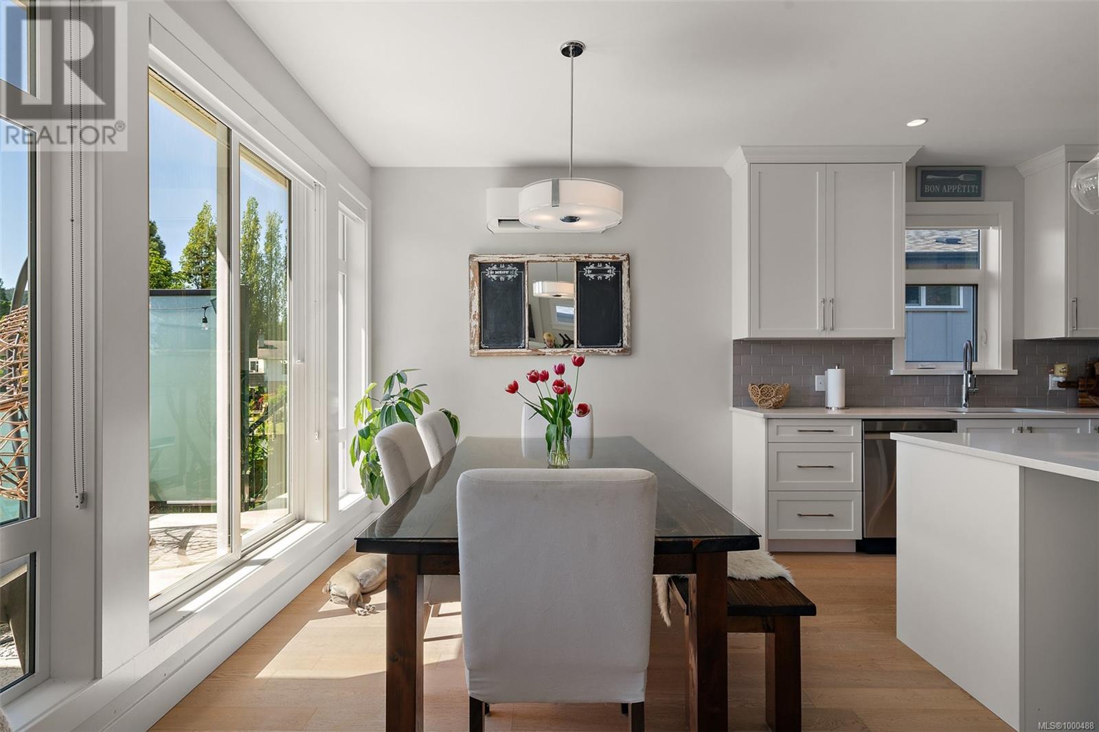 2313 Deerbrush Cres