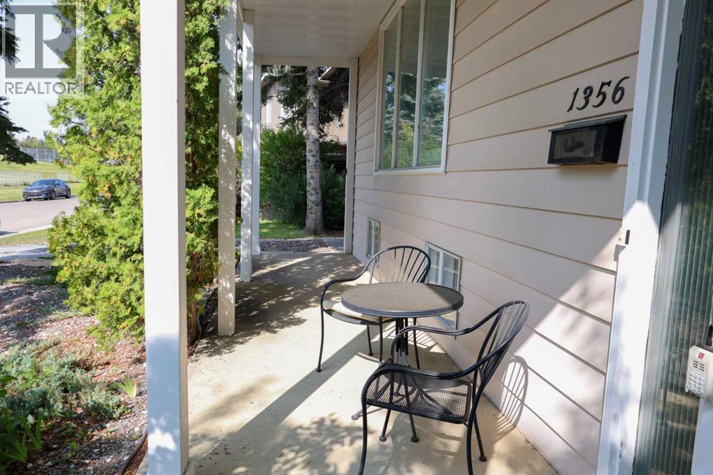 1356 Southdale Crescent SW