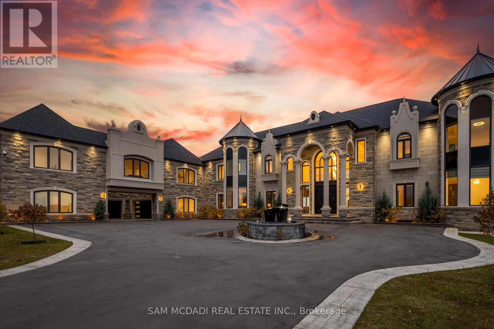 4 SAINT LUKES COURT