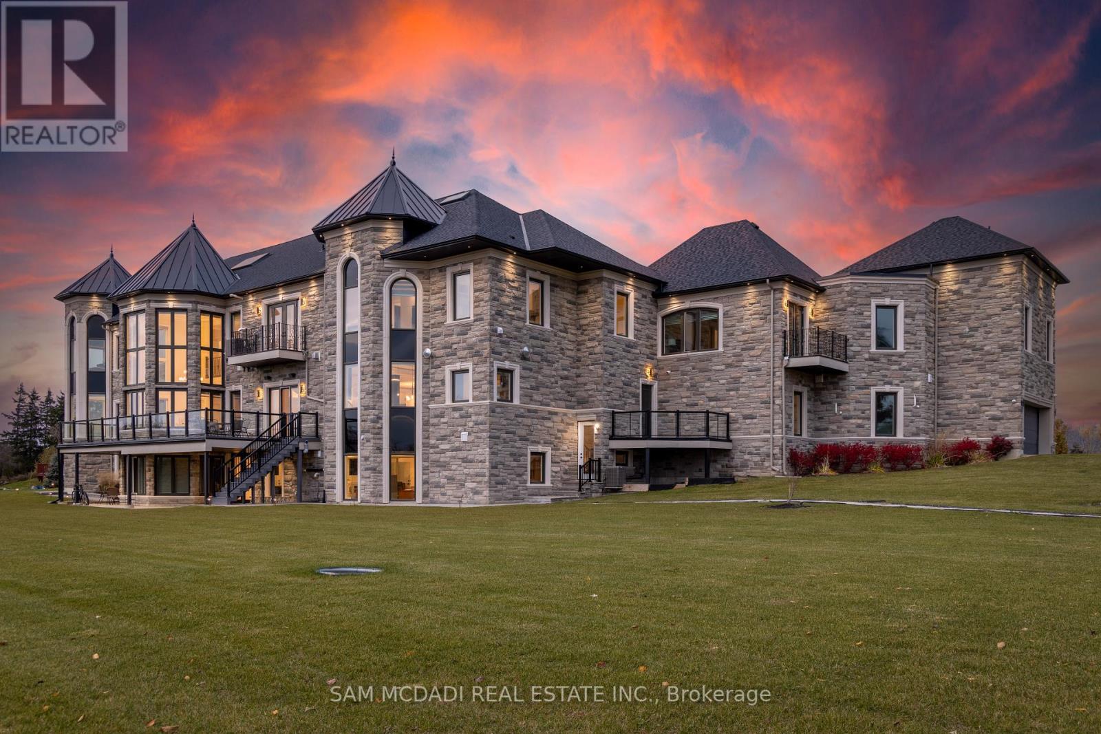 4 SAINT LUKES COURT