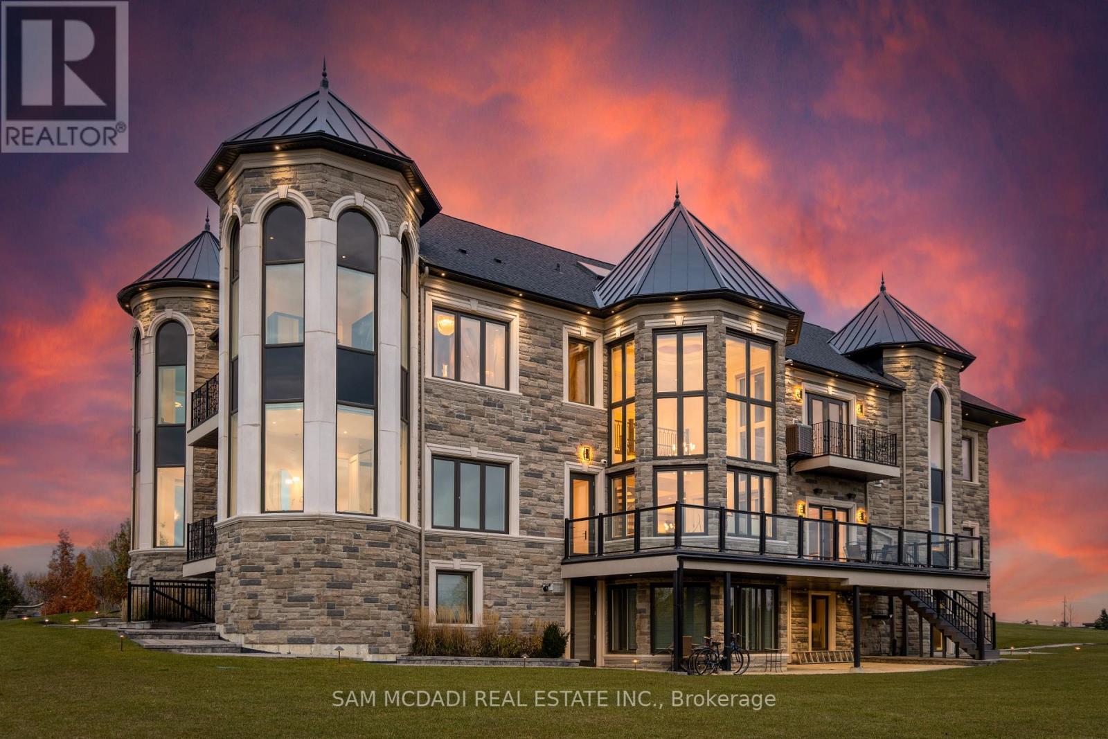4 SAINT LUKES COURT