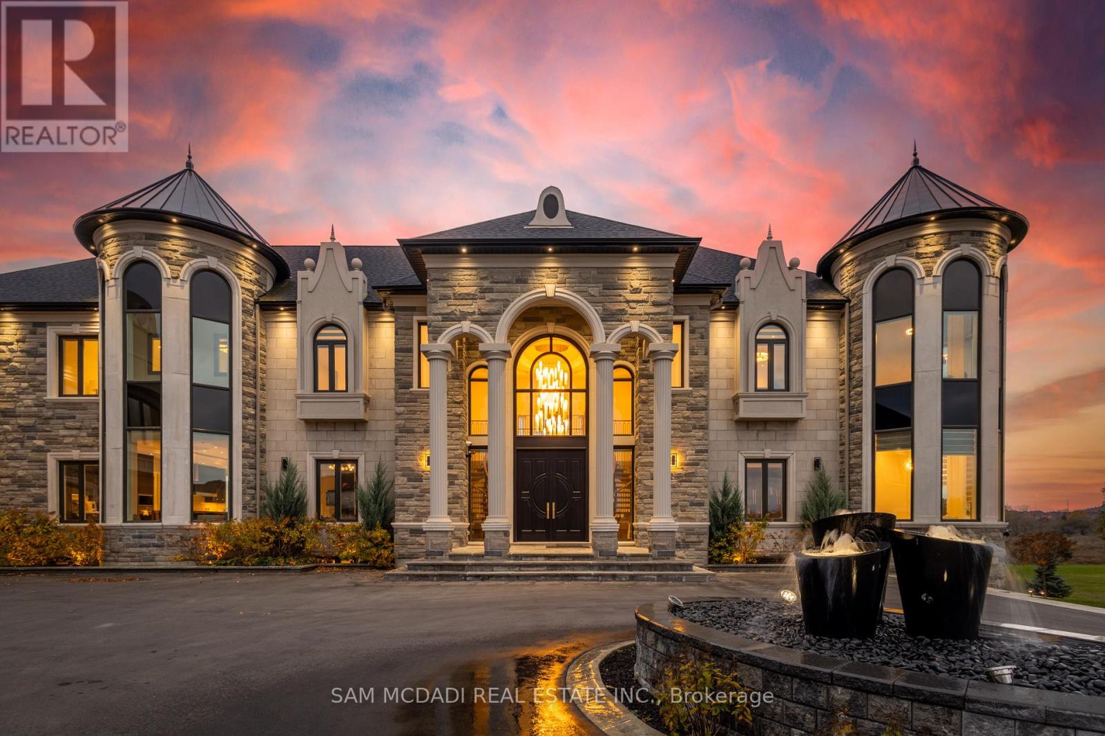4 SAINT LUKES COURT