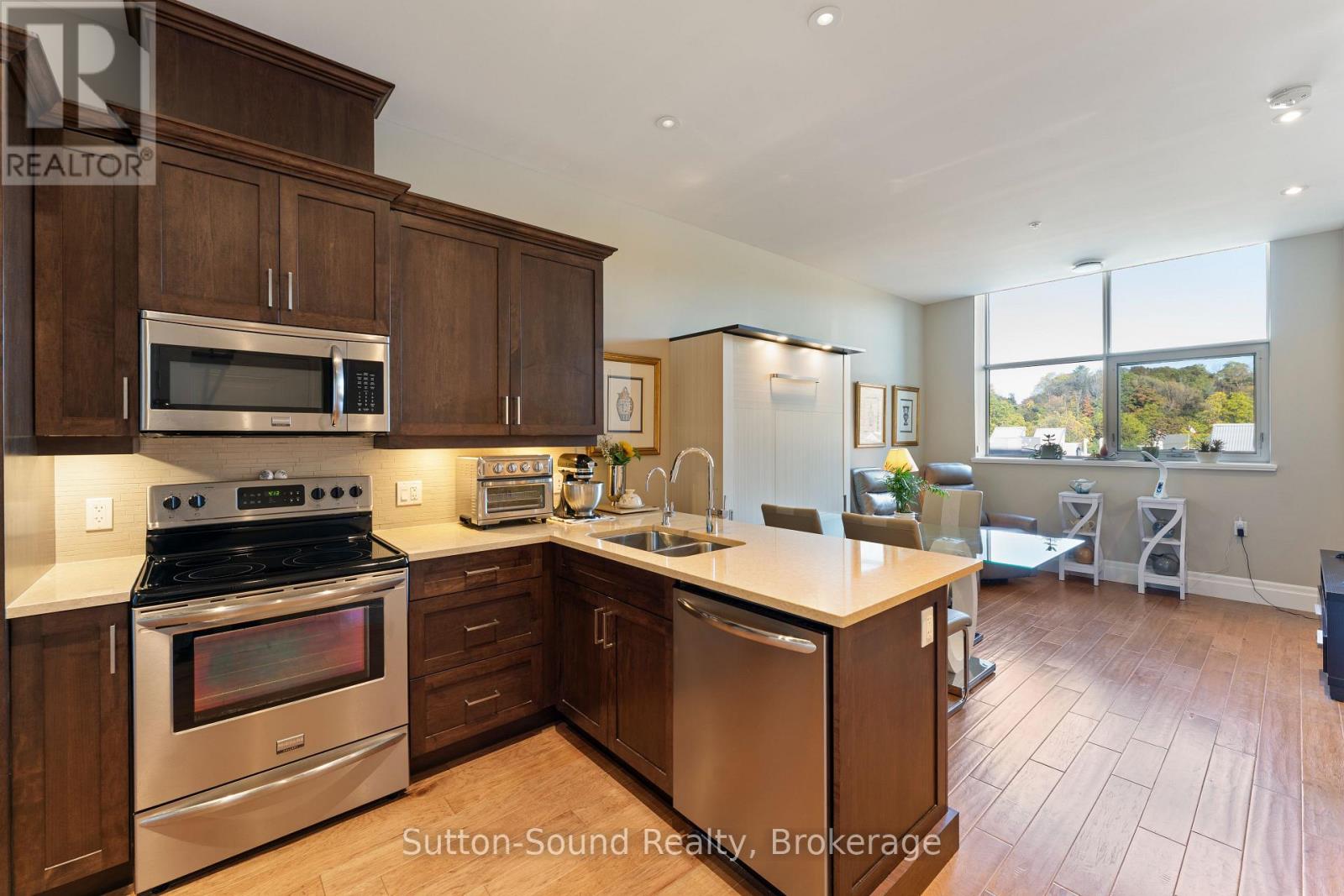 410 - 945 3RD AVENUE EAST AVENUE