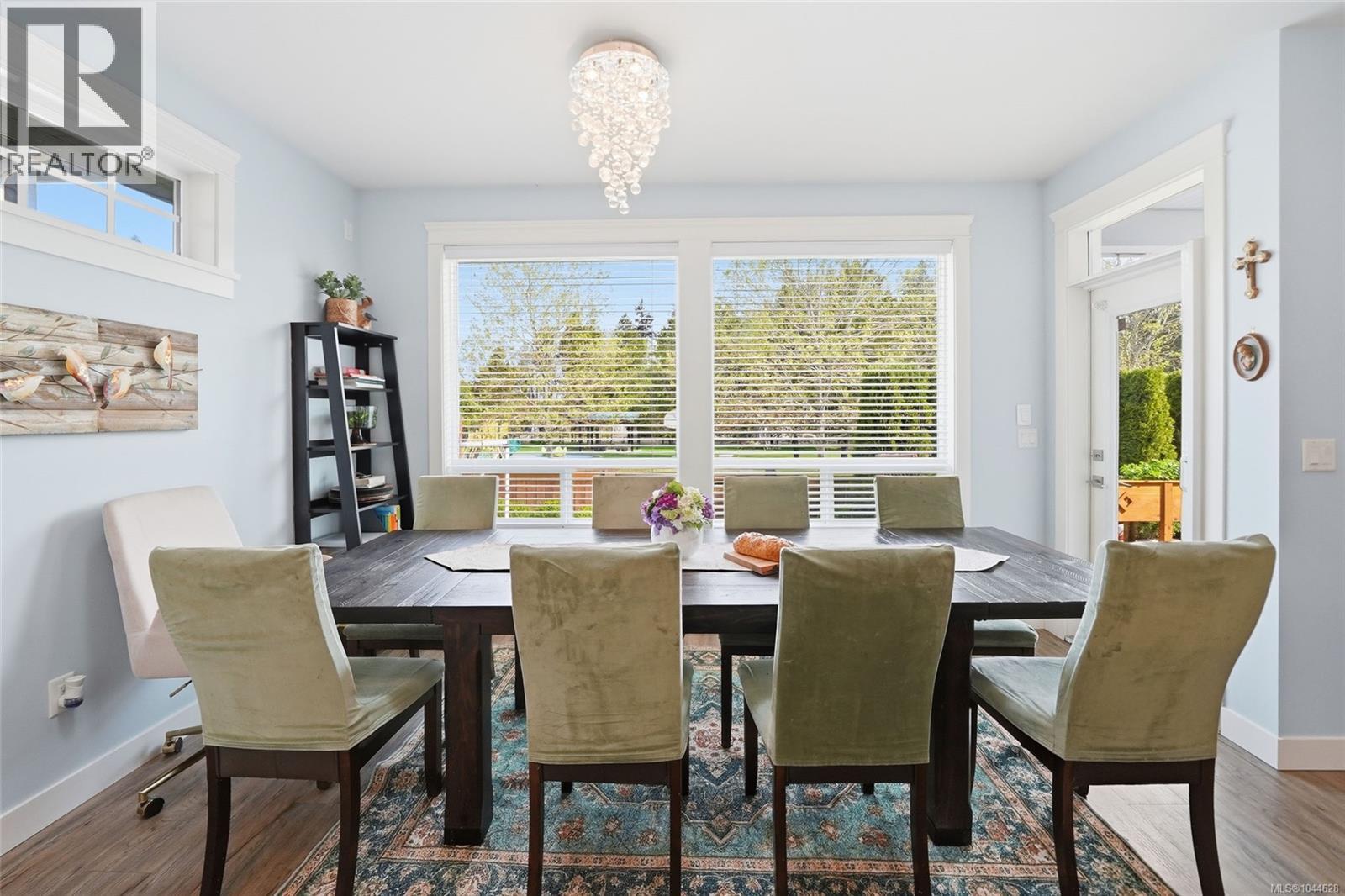 795 Parkside Cres