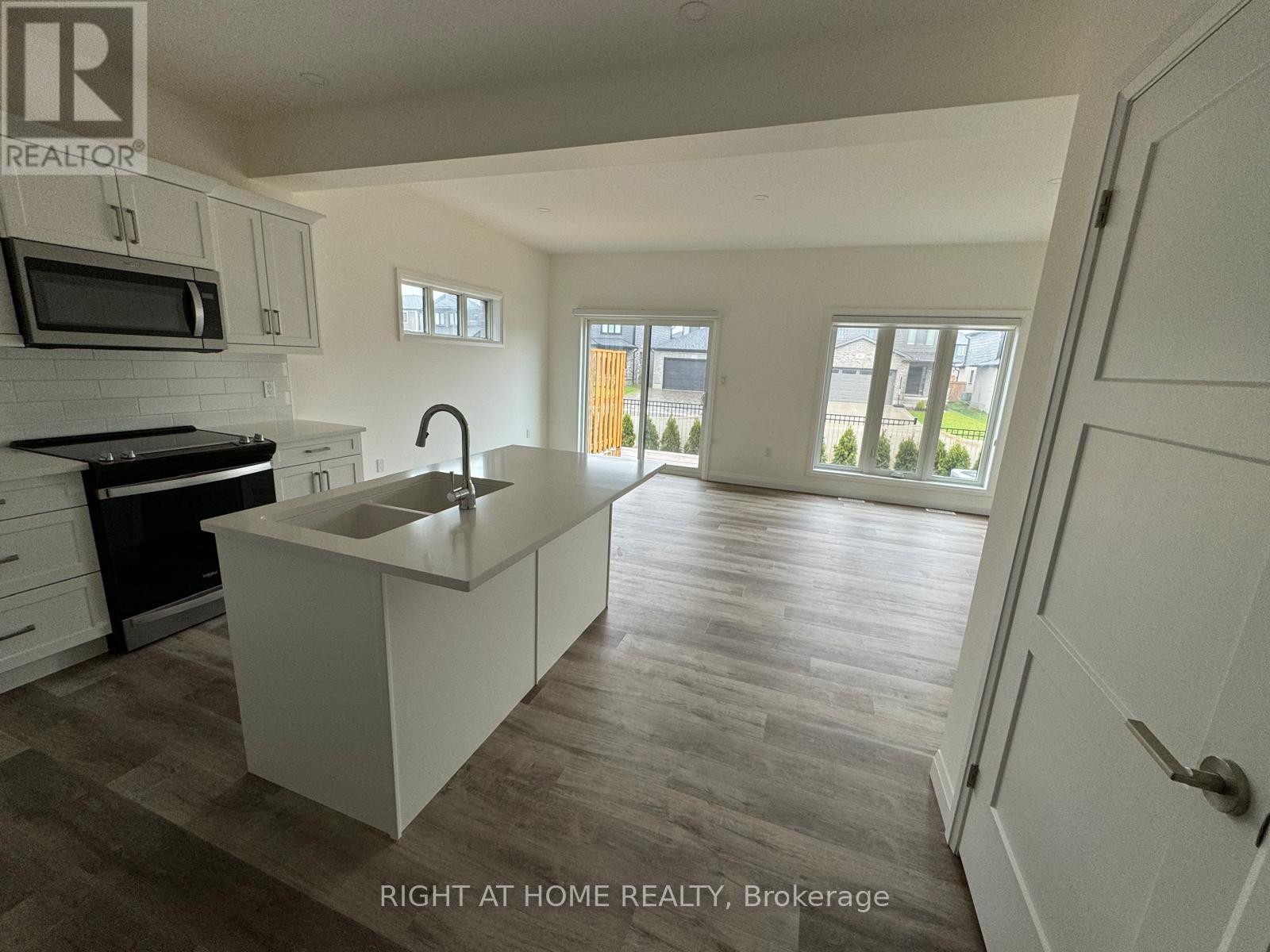 36 - 17 NICHOLSON STREET