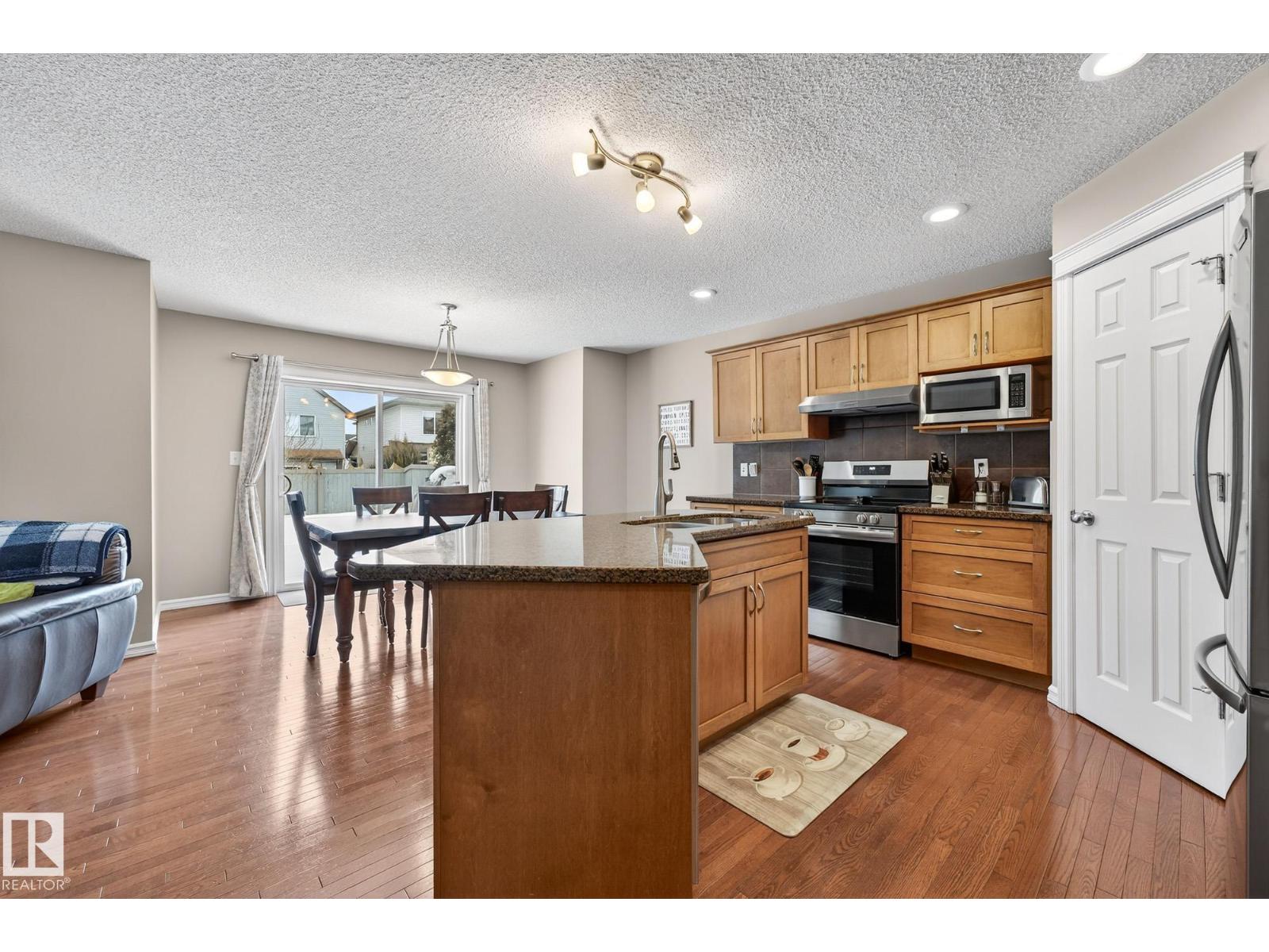 21907 95 AV NW