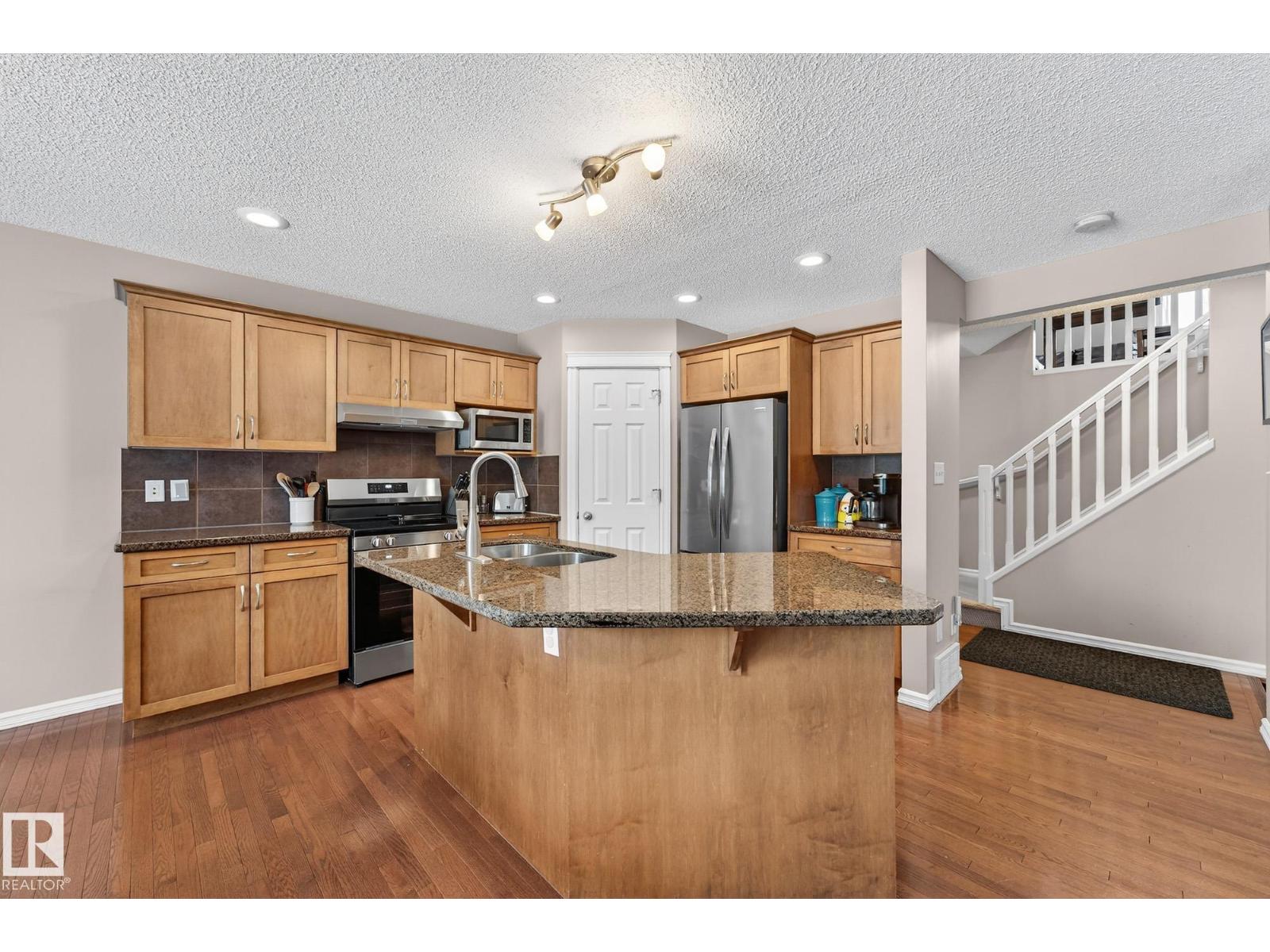 21907 95 AV NW