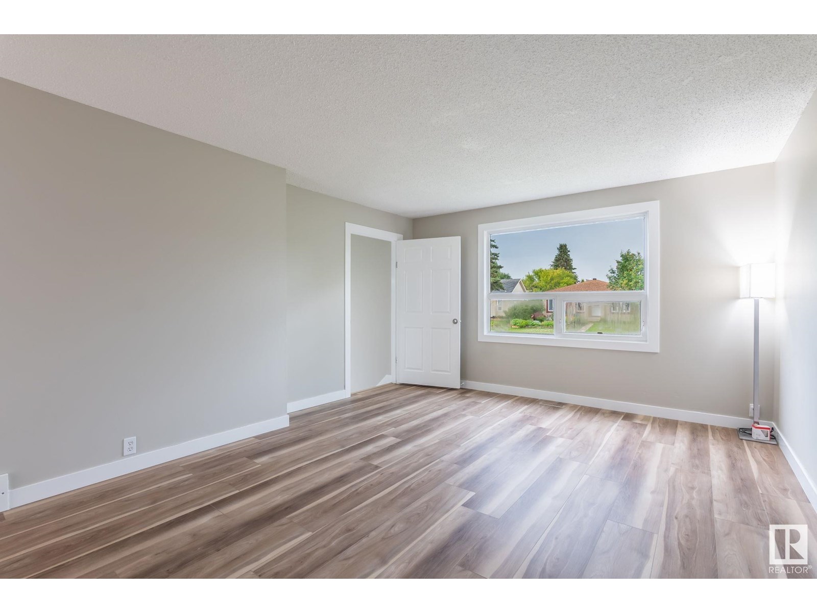 3708 12 AV NW