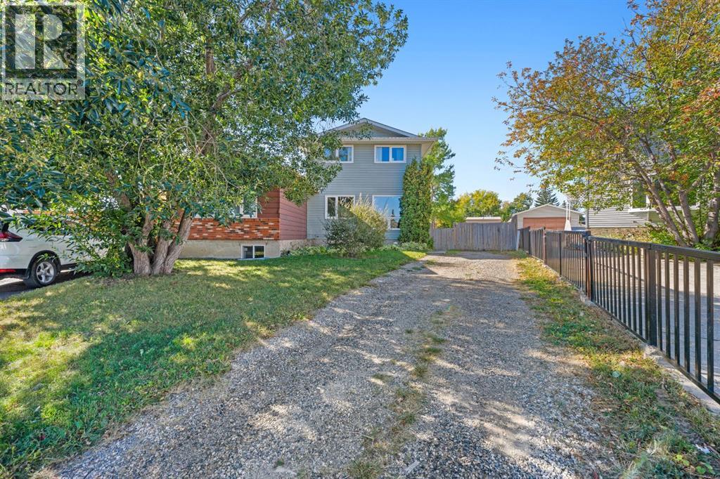 62 Fonda Crescent SE