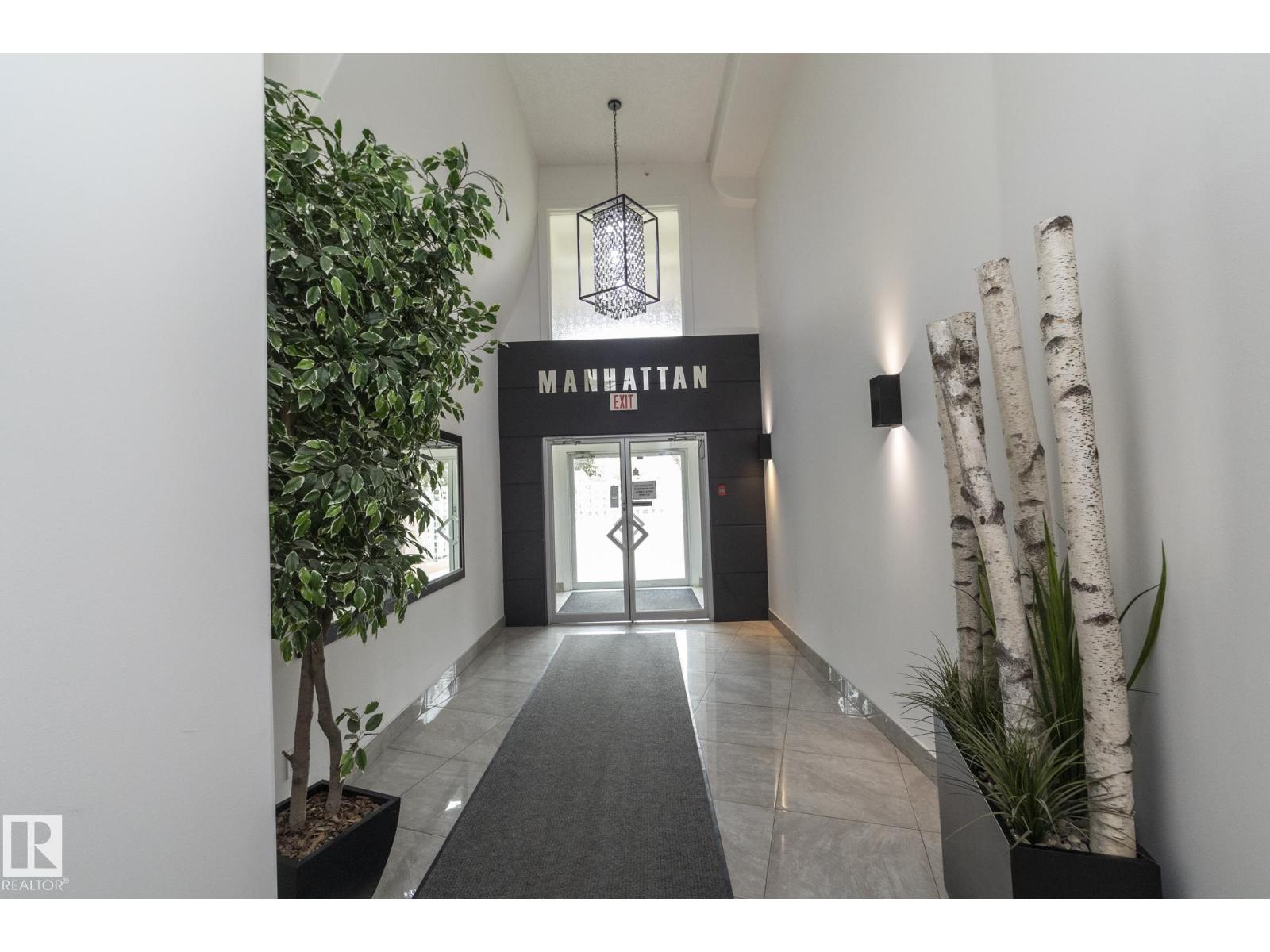 #102 10855 SASKATCHEWAN DR NW