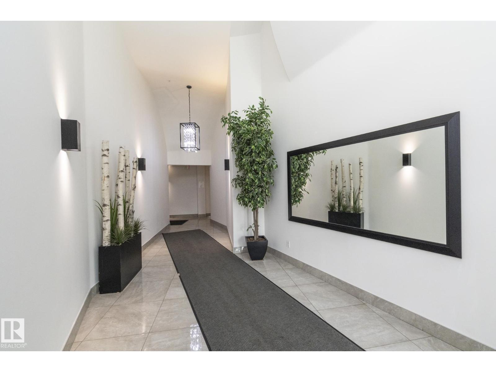 #102 10855 SASKATCHEWAN DR NW