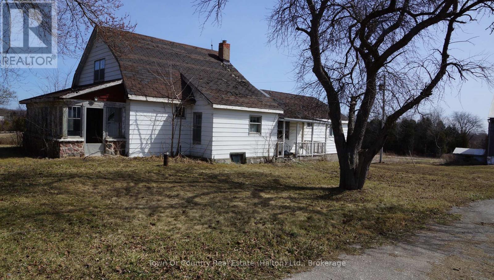 10894 32 SIDE ROAD N