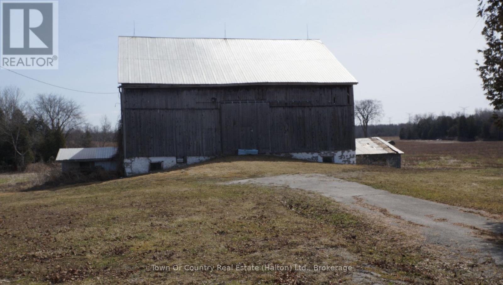 10894 32 SIDE ROAD N