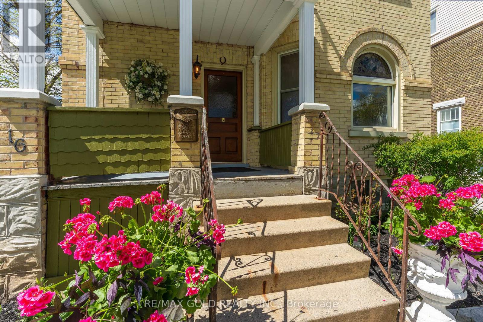 16 MAYNARD AVENUE
