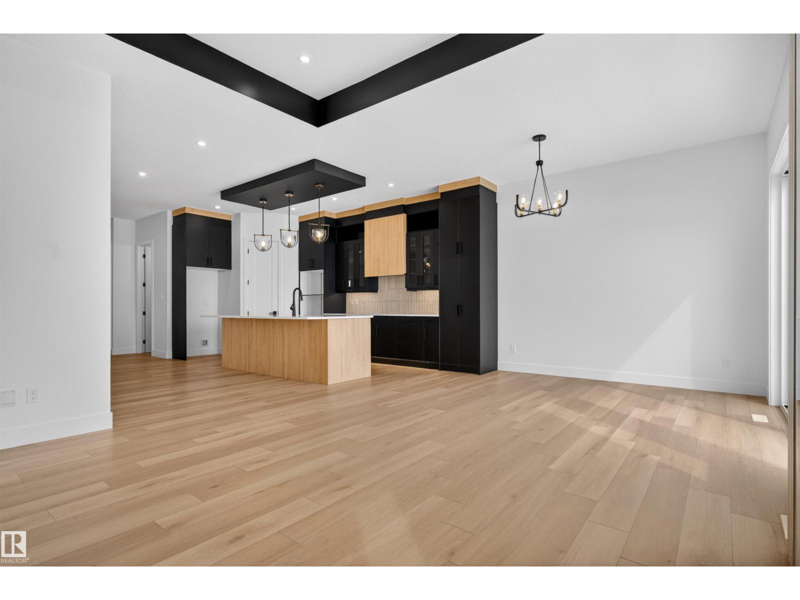 27 ROSEWOOD WY