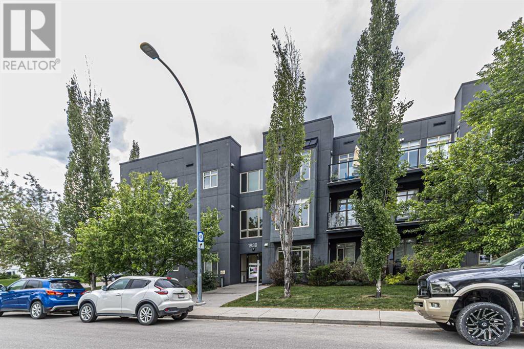 206, 1939 30 Street SW