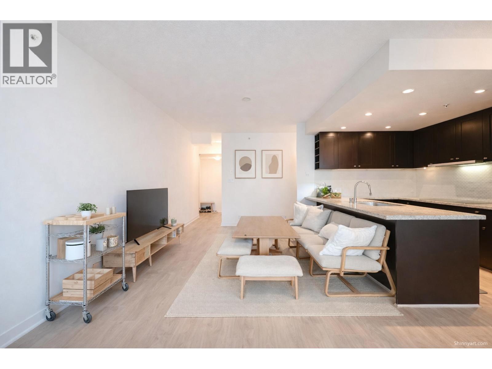 802 821 CAMBIE STREET