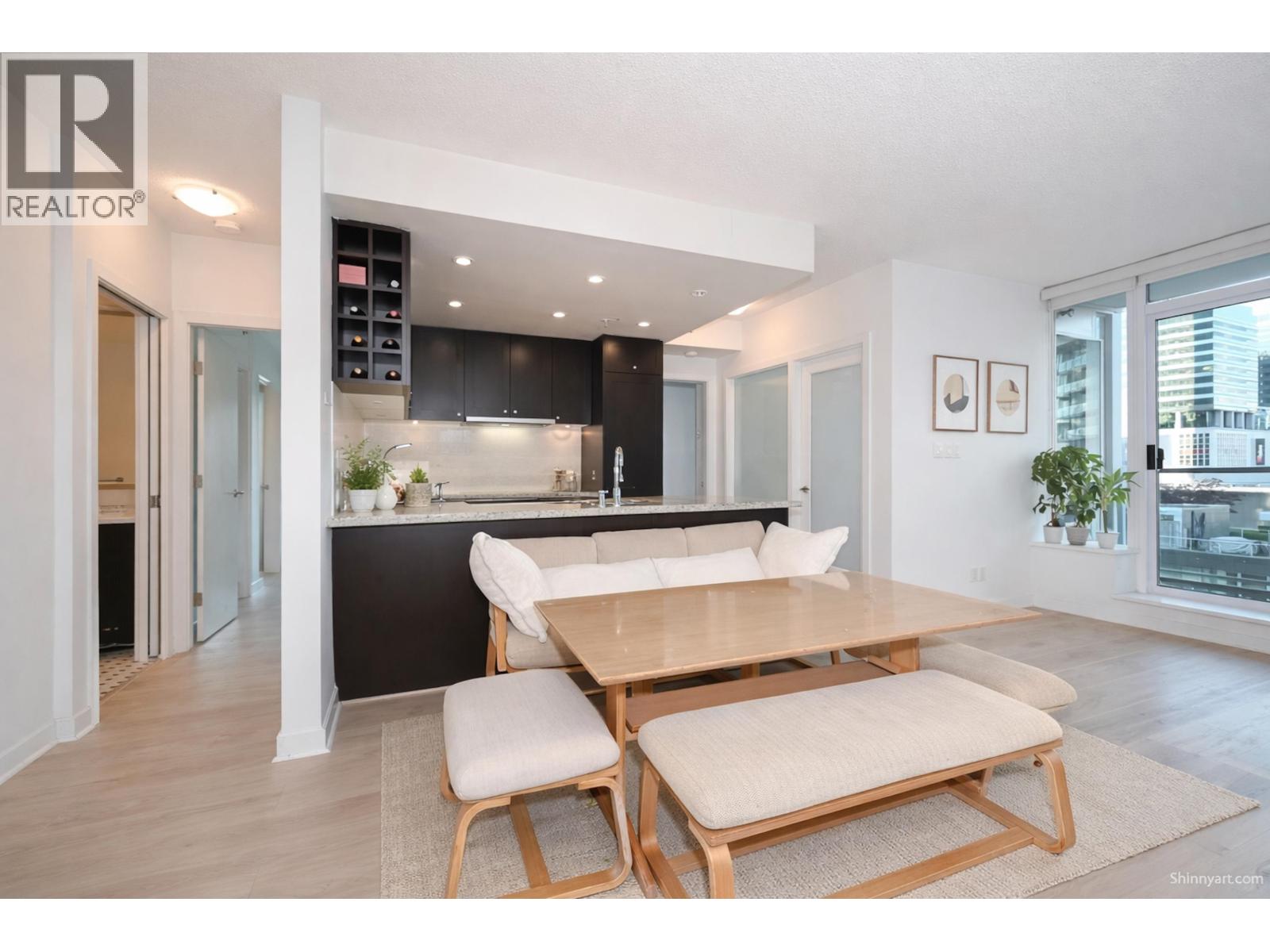 802 821 CAMBIE STREET