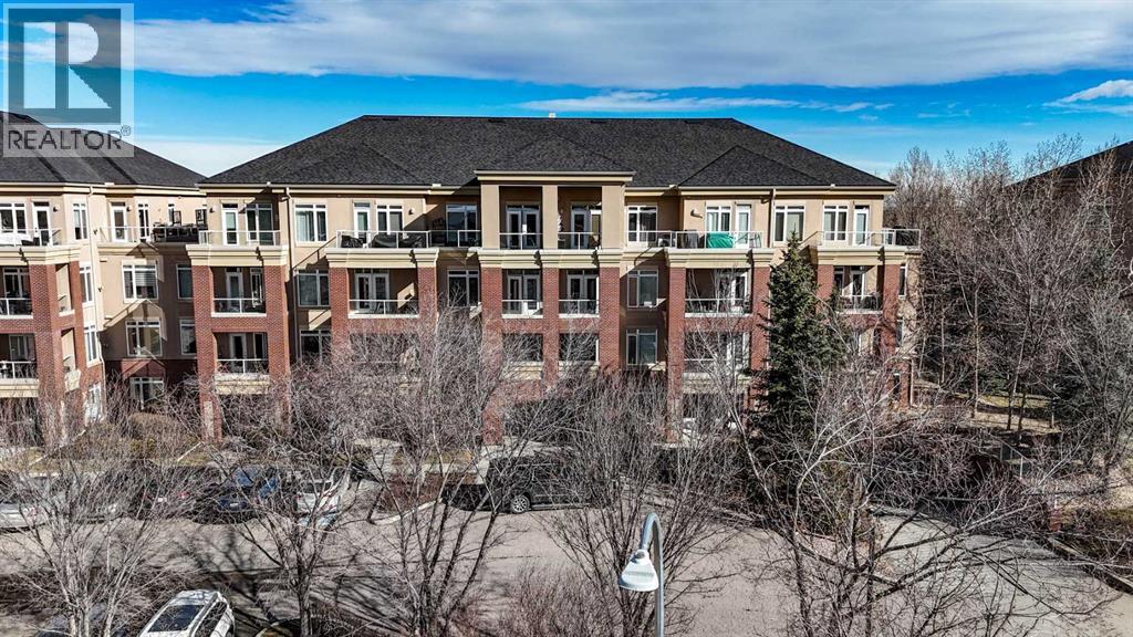 208, 10 Hemlock Crescent SW