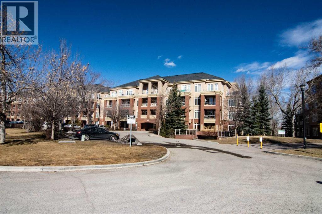 208, 10 Hemlock Crescent SW