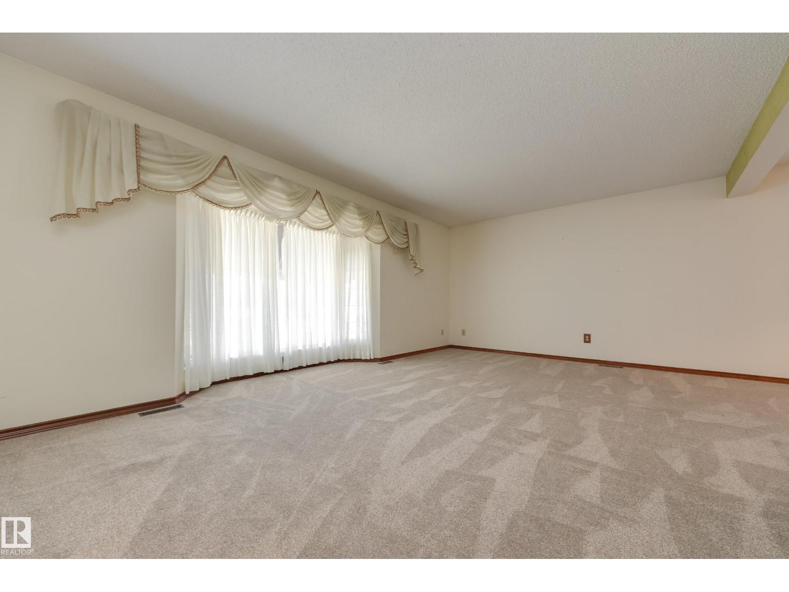 12307 54 ST NW