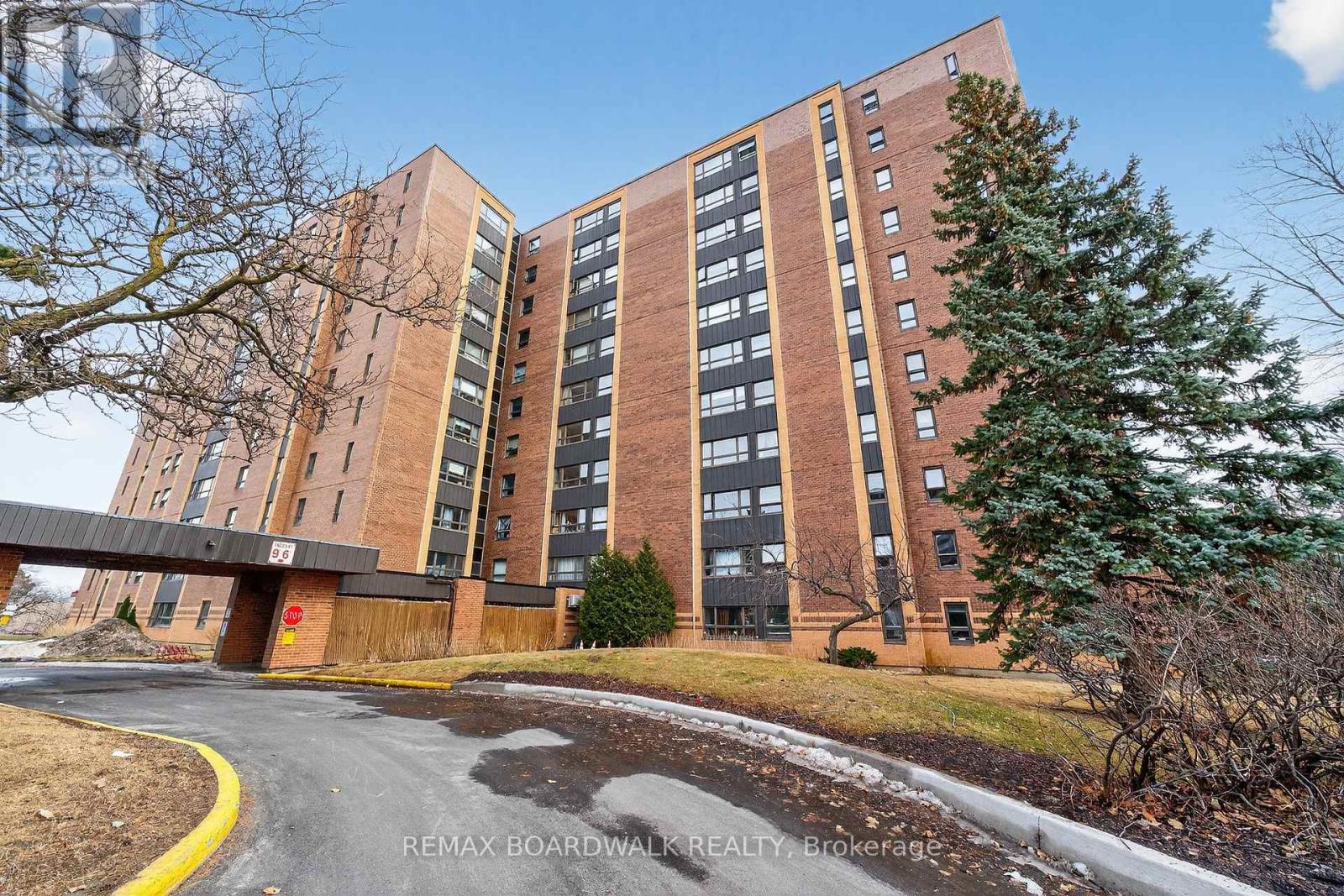 Photo 1 of 19 — 407 - 1356 MEADOWLANDS DRIVE E Unit 407, Ottawa, ON K2E6K6