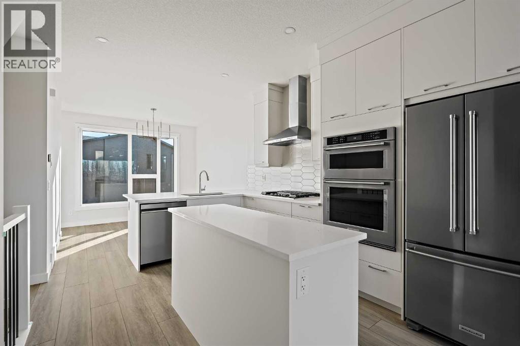 2527 Sovereign Crescent SW